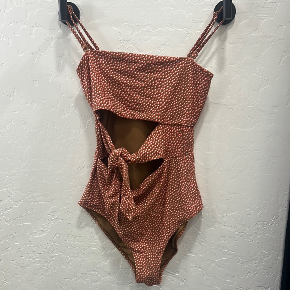 Aerie one piece cut out swimsuit Like new! M